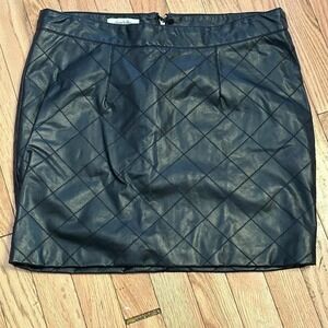 Charlotte Russe Black Pleather Mini Skirt Size 10 T41-64‎